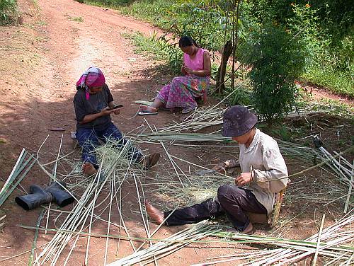The Lifestyle of the Akha people /  Lebensstil der Akha